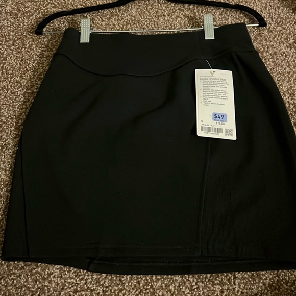 lululemon athletica Dresses & Skirts - NWT lululemon scuba hr mini skirt size S